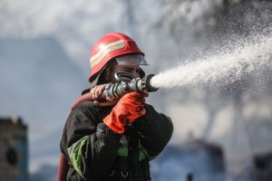 Žiniasklaida: Šakių rajone kilus gaisrui, per kurį žuvo kūdikis, vaikų tėvai dirbo lauke