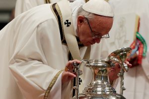 Popiežius nuplaus kojas buvusiems mafijozams