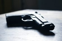 Neįprastas policijos iškvietimas į darželį: trimečio kuprinėje – užtaisytas pistoletas